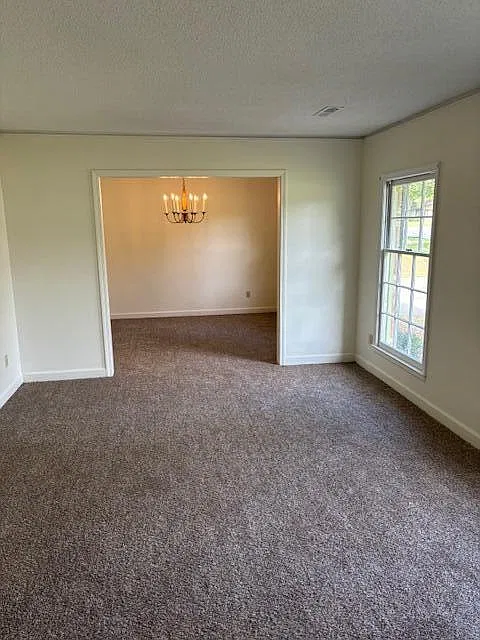 4 bed, 2.0 bath, 2141 sqft, $1,700 — Photo 4