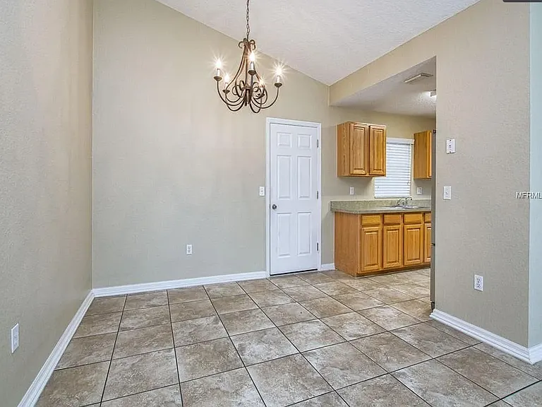 25024 Quaker Ridge Ave — Photo 10