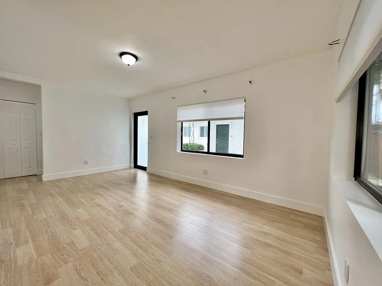 2 bed, 777 sqft, $2,300 — Photo 3