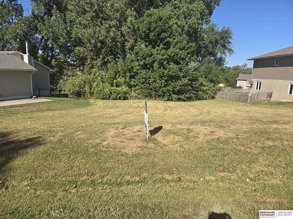 1st image of 1208 Beaver Lake Blvd