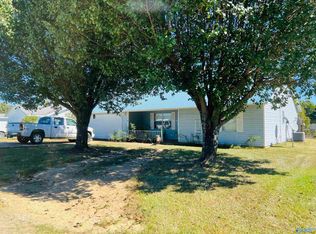 4965 Lakeplace Rd, Cedar Bluff, AL 35959