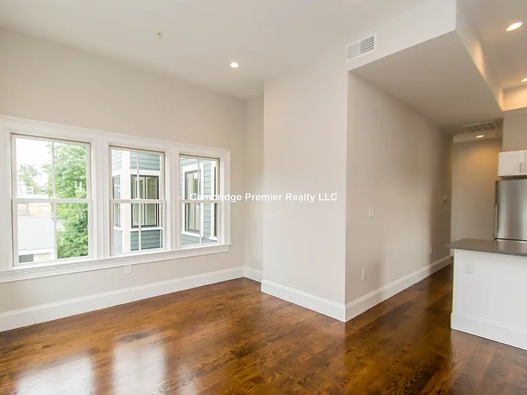 122 Columbia St #3 — Photo 9