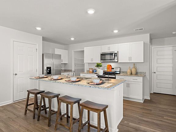 4th image of 507 Satinwood Circle Curv #2