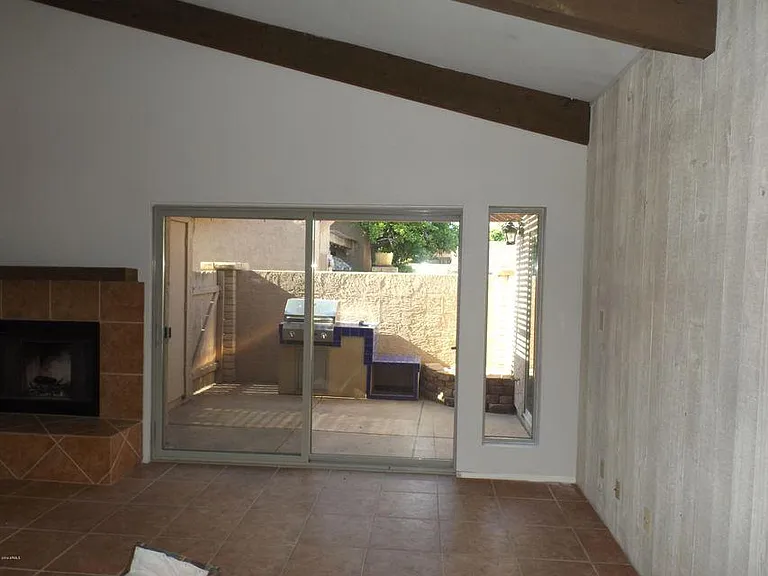 2705 E Cactus Rd — Photo 15