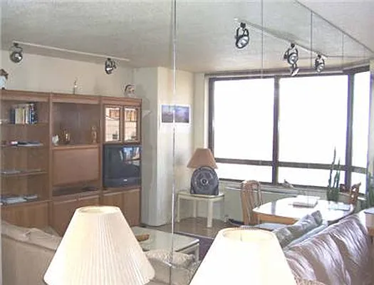 Rented by R New York | media 21