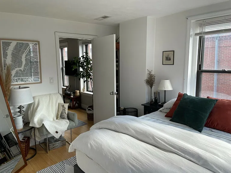 Charter St — Photo 6