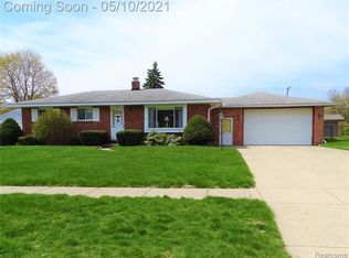 1311 Edgeorge St, Waterford, MI 48327