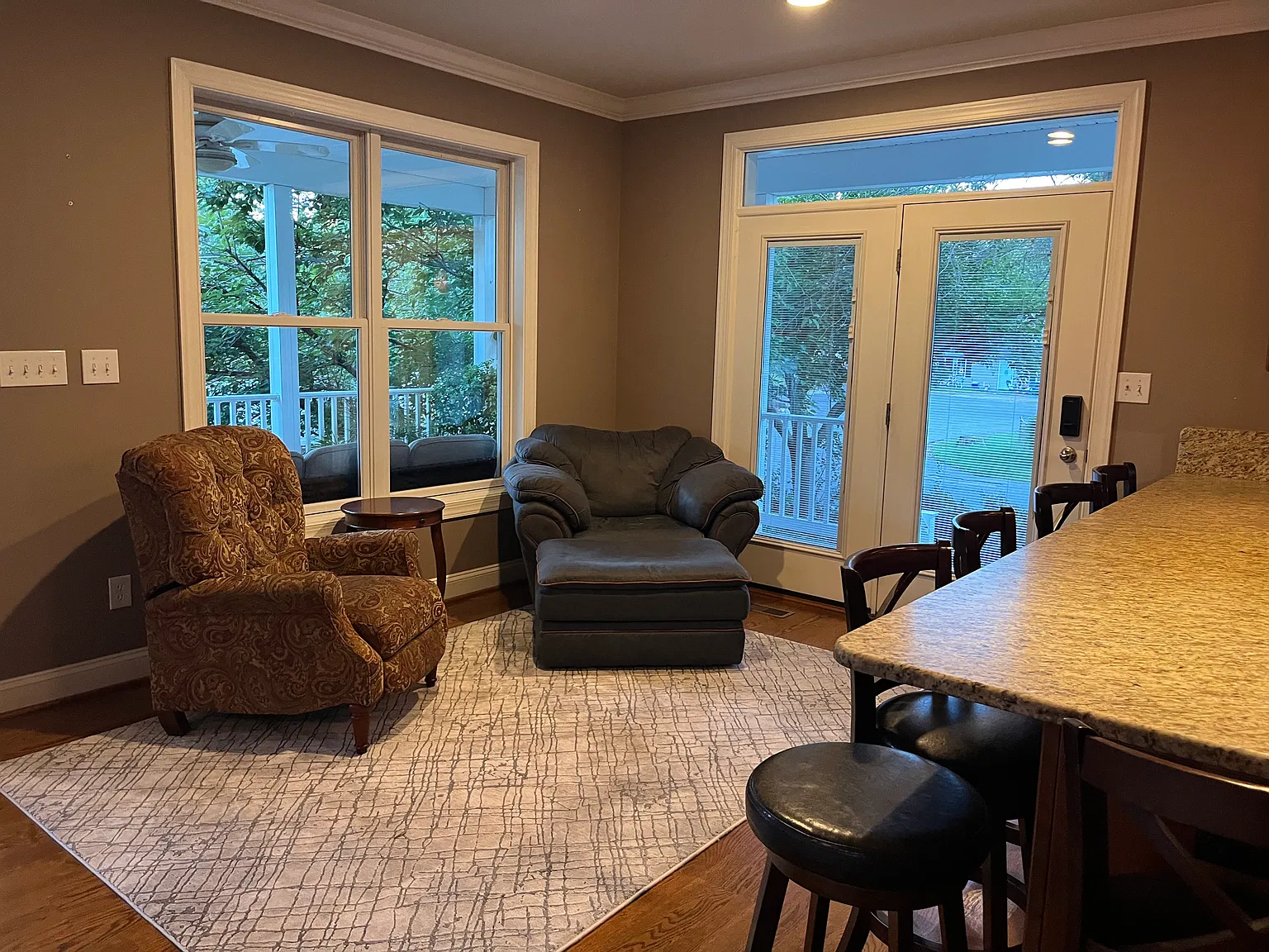 3 bed, 2492 sqft, $4,000 — Photo 2