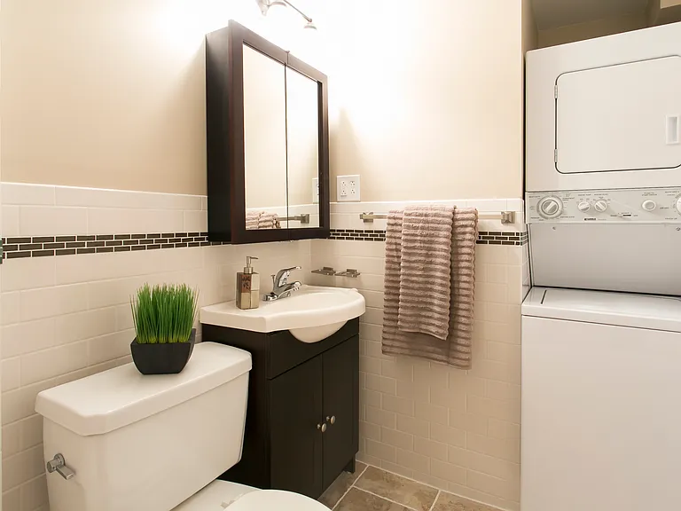 Stratford Apartments — Photo 45