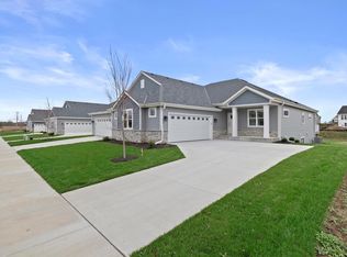 1566 Weston Ridge Rd, Oconomowoc, WI 53066