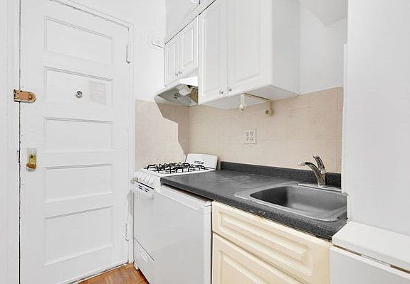 5th image of 315 W 105th St APT 4R