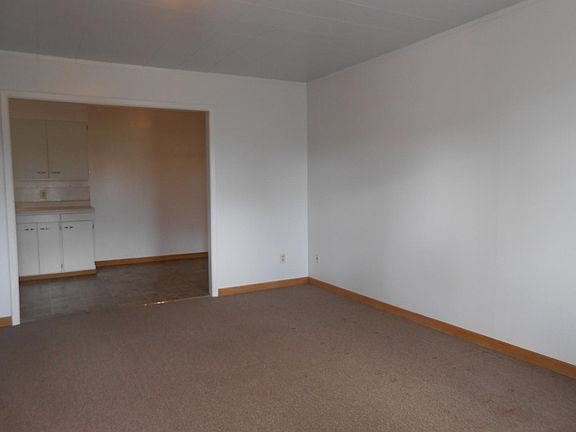 5th image of 2102 NE 3rd St APT 2
