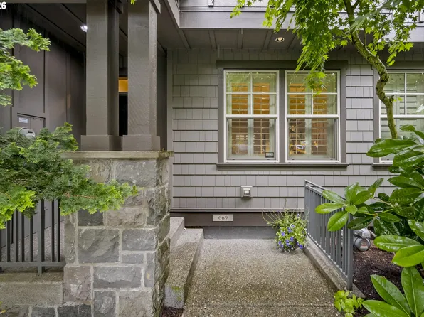 669 SW Trillium Creek Ter, Portland, OR 97225