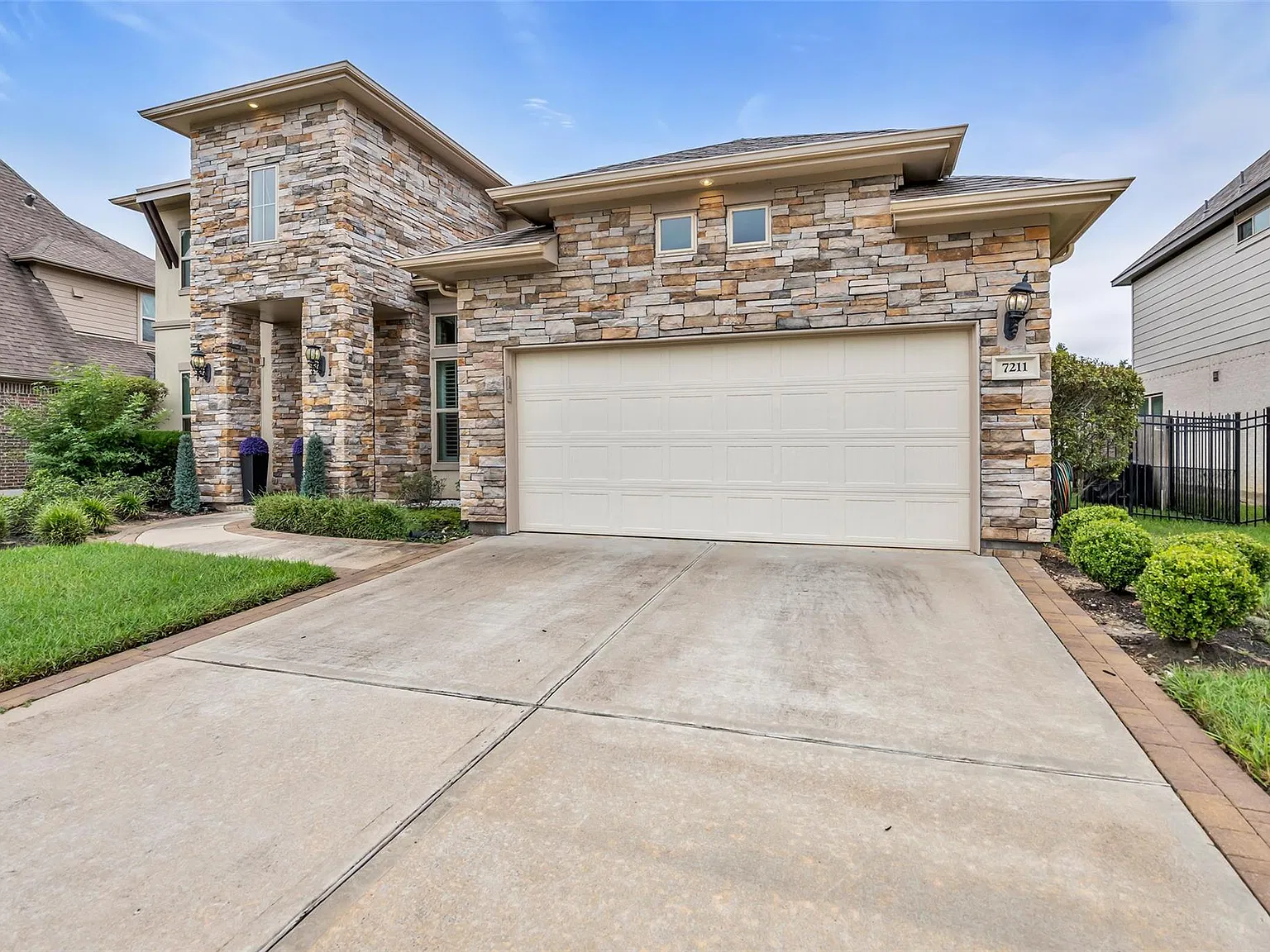 3 bed, 4.0 bath, 3480 sqft, $6,500 — Photo 3