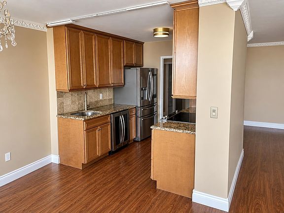 3rd image of 380 Mountain Rd APT 2002