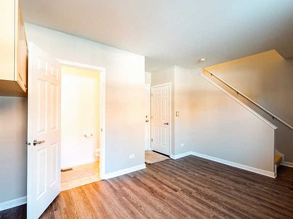 4th image of 724 W Eastman St #724