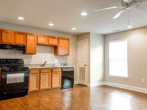 3rd image of 609 S Henderson St #0B-1Ba