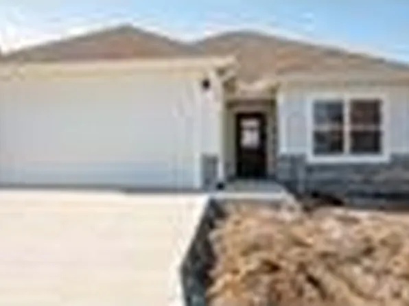 1300 NE Sequoia Ct, Oak Grove, MO 64075