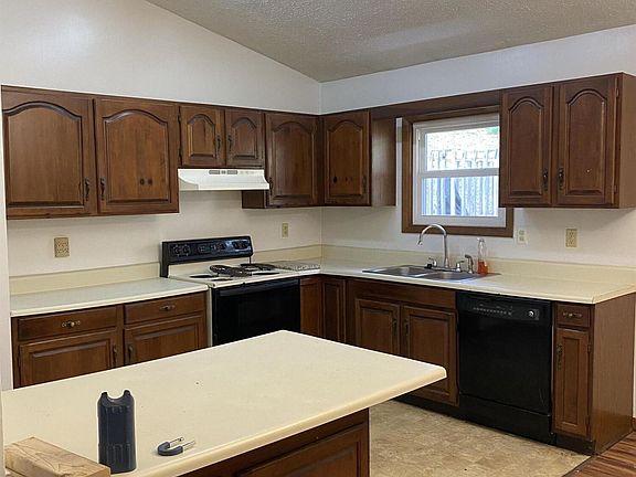 5th image of 3625 Crestwood Dr