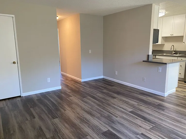 Los Olivos Apartments — Photo 22