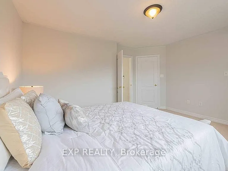8 Rampart Cres — Photo 14