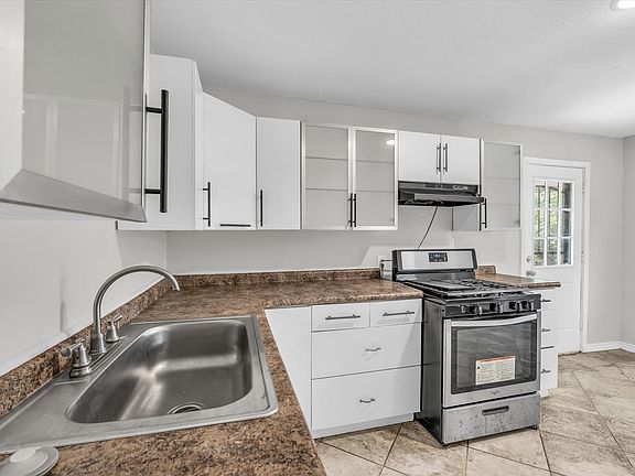 5th image of 612 Dunbar St
