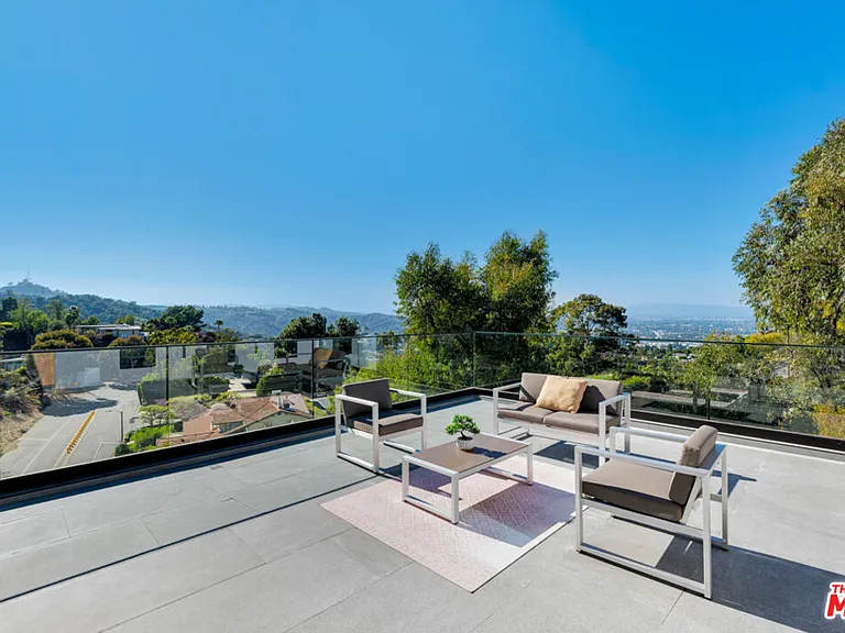 7966 Mulholland Dr — Photo 37
