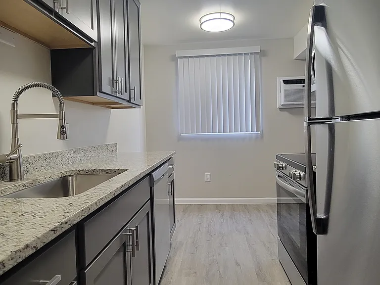 Sheraton Place Apartments — Photo 15