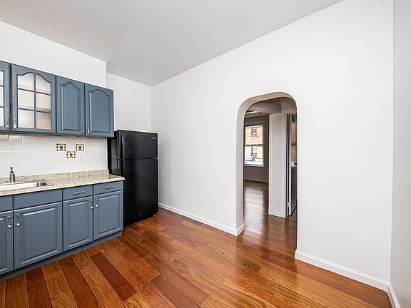 2nd image of 310 Bleecker St #2A