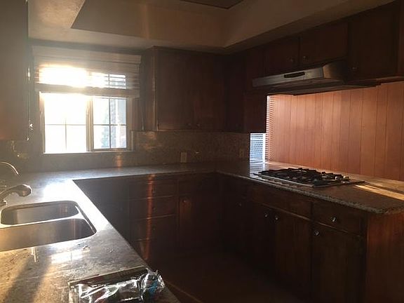 4th image of 1650 N Grove Ave