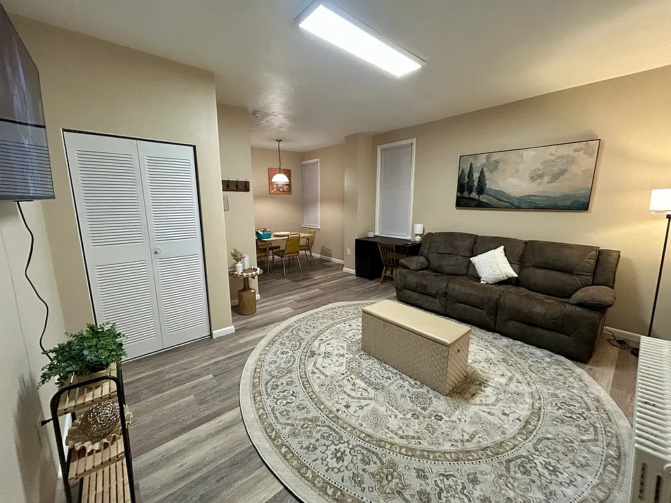216 W Vincent St #B