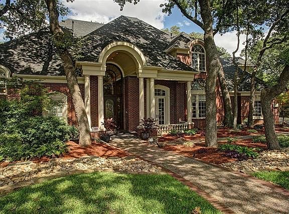 2nd image of 524 Wales Ct