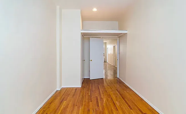 Rented by Avenues Real Estate | media 4