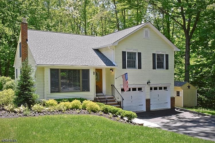 1st image of 7 Martha Dr