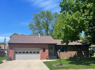 915 School St, Fairmont, MN 56031