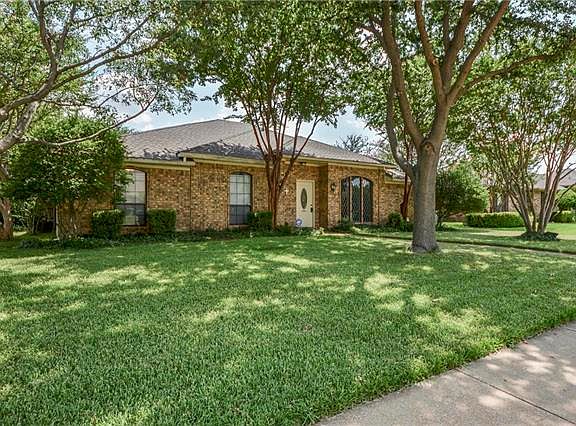 3rd image of 1512 Brazos Trl