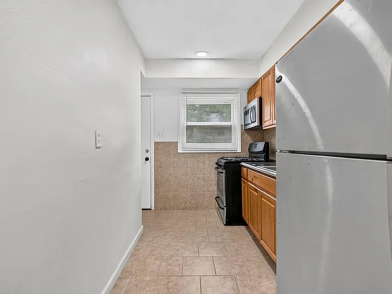 10328 Dudley Dr — Photo 20