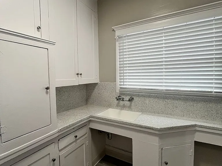 319 W 5th St Long Beach, Ca 90802 — Photo 11