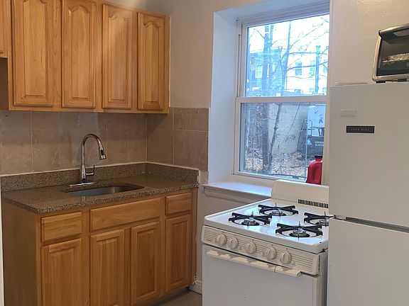 3rd image of 8625 112th St APT 7A