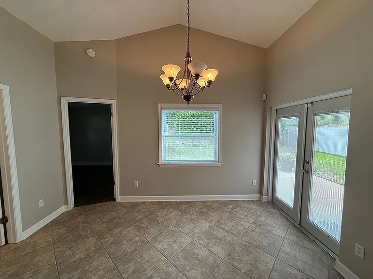 801 Heather Glen Cir — Photo 4