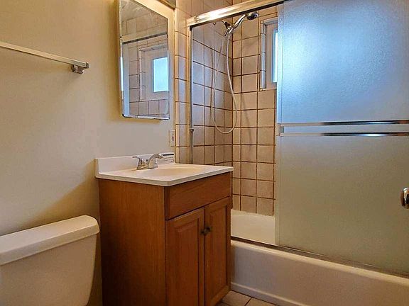4th image of 550 Benton St #2