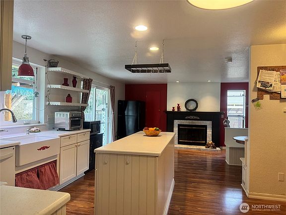 3rd image of 7455 Glacier Ridge Place SE