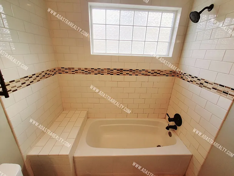 5428 Maple St — Photo 16