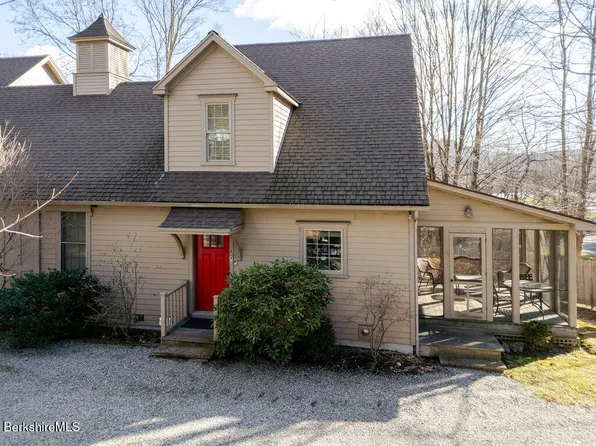 165 Maple Ave APT D, Great Barrington, MA 01230