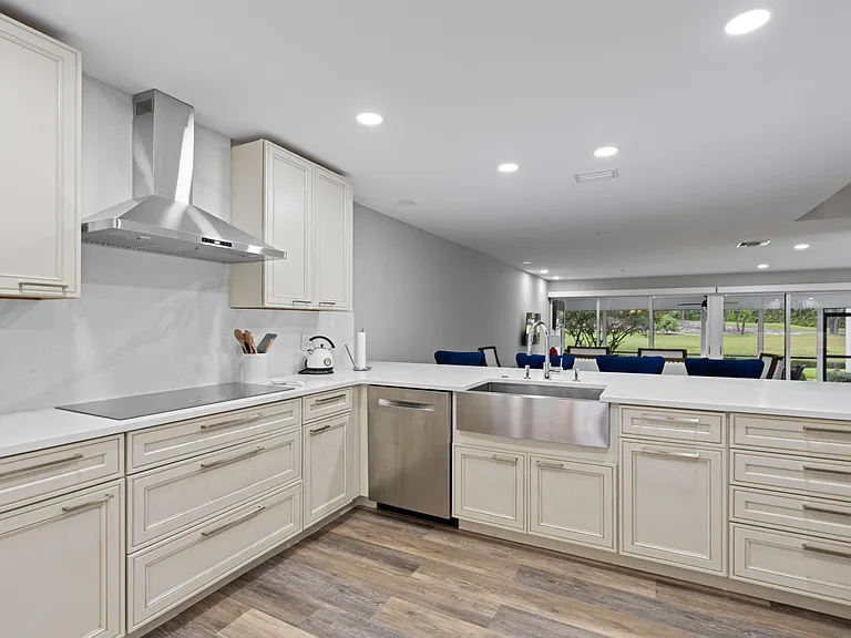 2435 Presidential Way #G — Photo 4