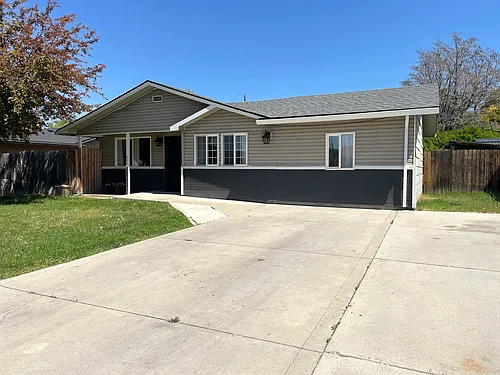 207 E Omaha St Photo 1
