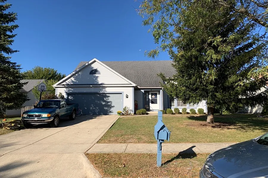 121 Lexington Blvd photo 1