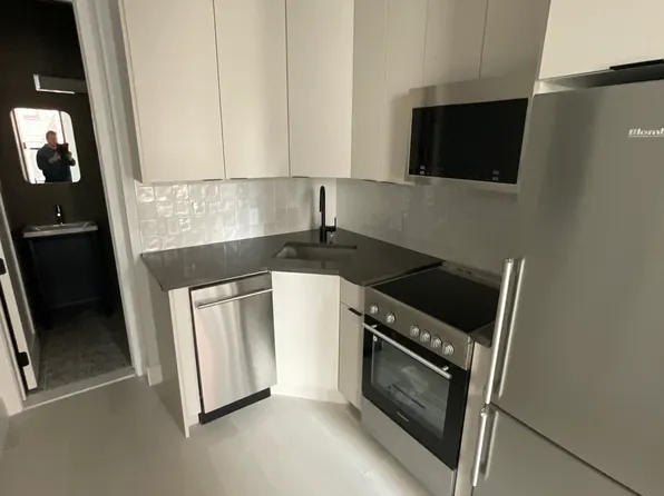 441 East 75th Street image 10 of 14