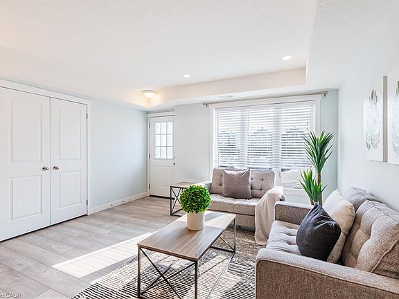 5th image of 160 Rochefort St #E5