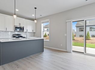 5115 Camelia Dr, Woodbury, MN 55129